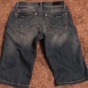 Buckle Daytrip Virgo Bermuda Size 27